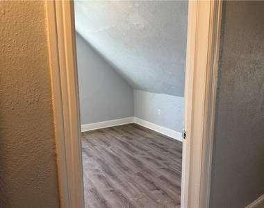 700 Wolf Avenue - Photo Thumbnail 9