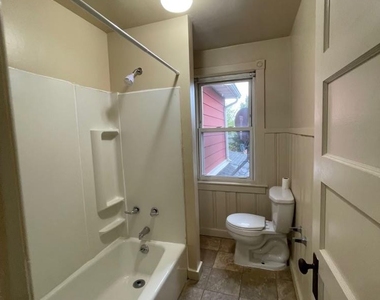 2434 Sycamore Street - Photo Thumbnail 8