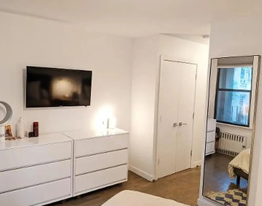 248 10th Avenue - Photo Thumbnail 6
