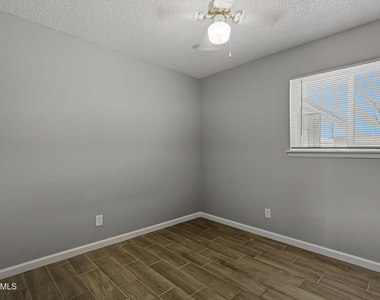 3911 Quasar Court - Photo Thumbnail 10