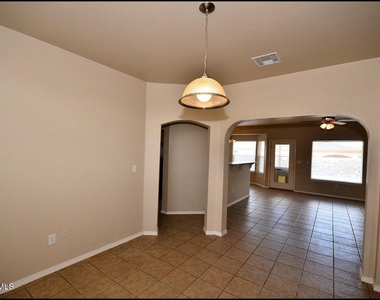 5806 Redstone Mesa Court - Photo Thumbnail 2