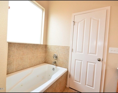 5806 Redstone Mesa Court - Photo Thumbnail 12