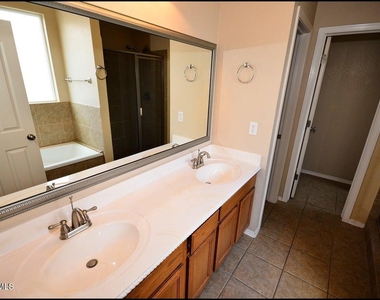 5806 Redstone Mesa Court - Photo Thumbnail 10