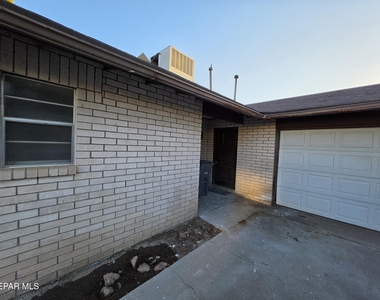 217 Palmary Drive - Photo Thumbnail 2