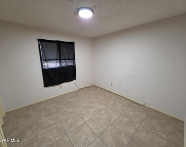 217 Palmary Drive - Photo Thumbnail 4