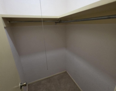 217 Palmary Drive - Photo Thumbnail 8