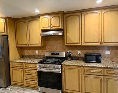 4921 Vista Grande Circle - Photo Thumbnail 11