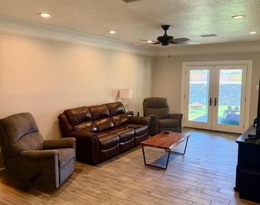 4921 Vista Grande Circle - Photo Thumbnail 12