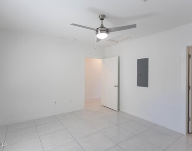 410 Thorn Avenue - Photo Thumbnail 7