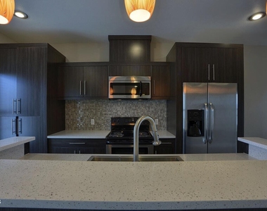 410 Thorn Avenue - Photo Thumbnail 9