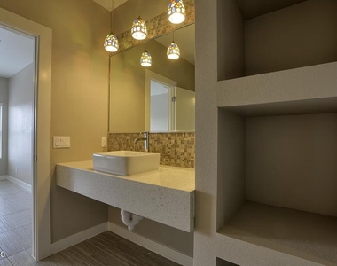 410 Thorn Avenue - Photo Thumbnail 3