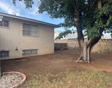 8800 Sampson Court - Photo Thumbnail 35