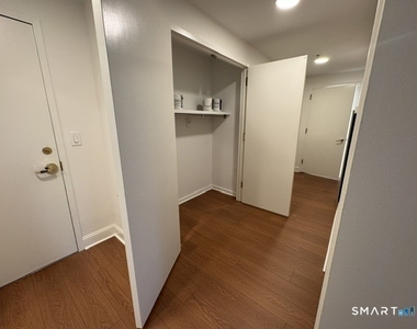 59 Courtland Avenue - Photo Thumbnail 9