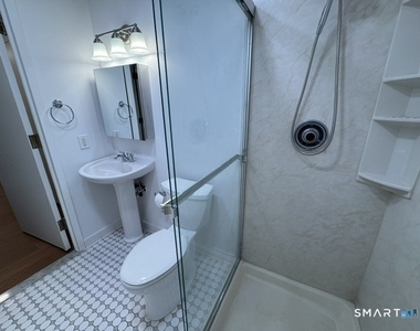 59 Courtland Avenue - Photo Thumbnail 7