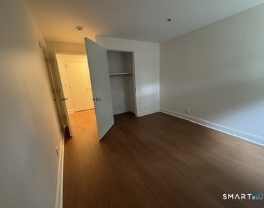 59 Courtland Avenue - Photo Thumbnail 10