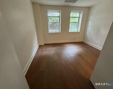 59 Courtland Avenue - Photo Thumbnail 5