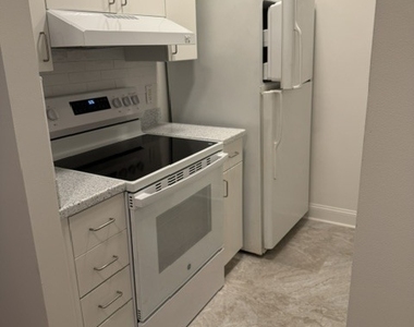 59 Courtland Avenue - Photo Thumbnail 2