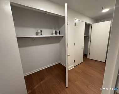 59 Courtland Avenue - Photo Thumbnail 14