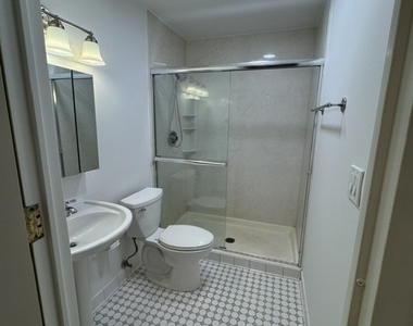 59 Courtland Avenue - Photo Thumbnail 6
