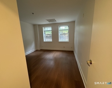 59 Courtland Avenue - Photo Thumbnail 12