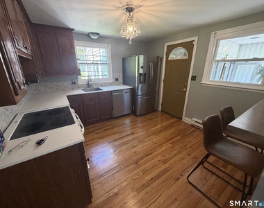905 Plymouth Street - Photo Thumbnail 9