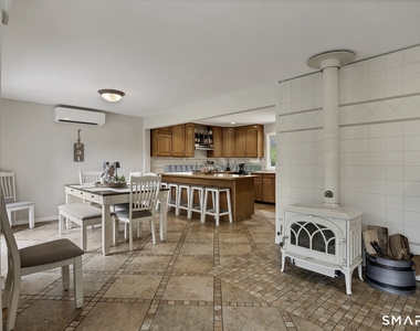 11 Candlewood Road - Photo Thumbnail 7