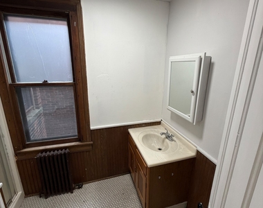582 Kossuth Street - Photo Thumbnail 3