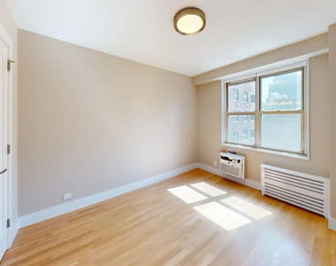 80 North Moore Street - Photo Thumbnail 8