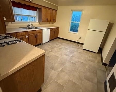 2828 Oak St - Photo Thumbnail 7
