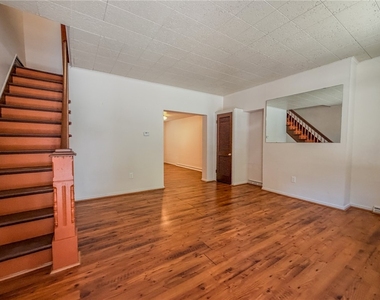 216 57th St - Photo Thumbnail 8
