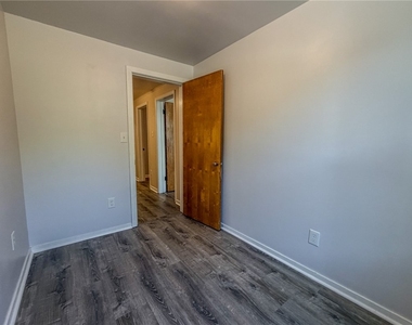 216 57th St - Photo Thumbnail 28