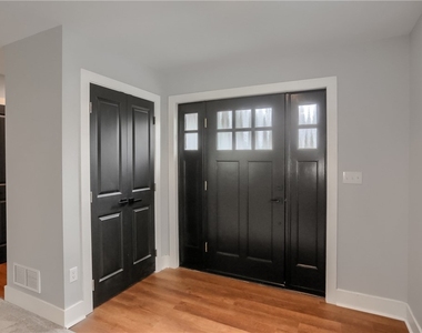 303 Garfield Ave - Photo Thumbnail 2