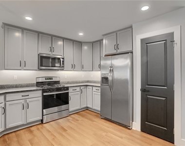 303 Garfield Ave - Photo Thumbnail 8