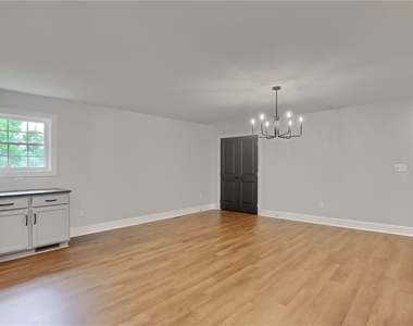 303 Garfield Ave - Photo Thumbnail 11