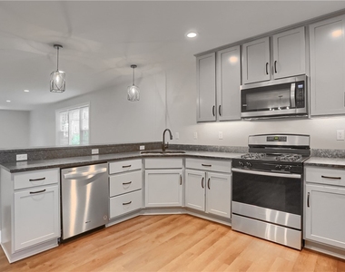 303 Garfield Ave - Photo Thumbnail 10