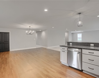 303 Garfield Ave - Photo Thumbnail 9