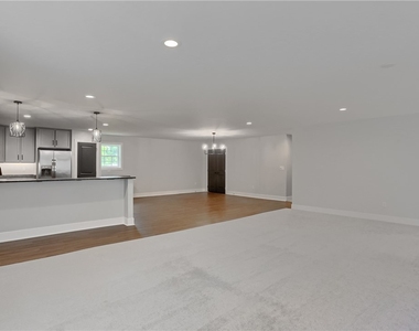 303 Garfield Ave - Photo Thumbnail 6