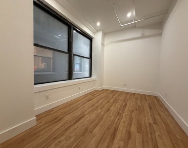 West 35th Street and 8th Ave - Photo Thumbnail 3