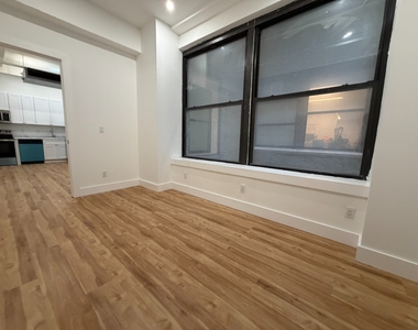 West 35th Street and 8th Ave - Photo Thumbnail 7