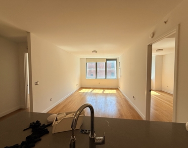  West 57th Street - Photo Thumbnail 1