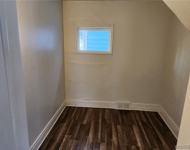 325 Breckenridge Street - Photo Thumbnail 5
