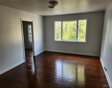 325 Breckenridge Street - Photo Thumbnail 7