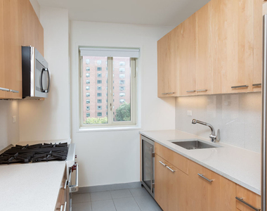 1st Avenue - Photo Thumbnail 2
