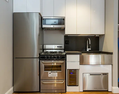 16 East 116th Street - Photo Thumbnail 2