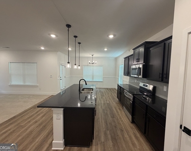 213 Laney Drive - Photo Thumbnail 9