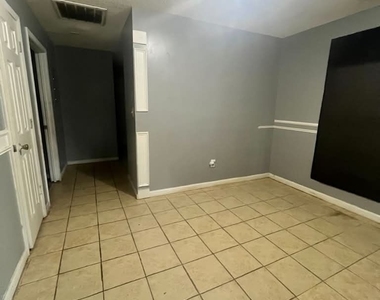 460 Elm Street - Photo Thumbnail 6