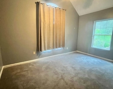 460 Elm Street - Photo Thumbnail 2