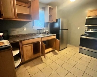 460 Elm Street - Photo Thumbnail 9