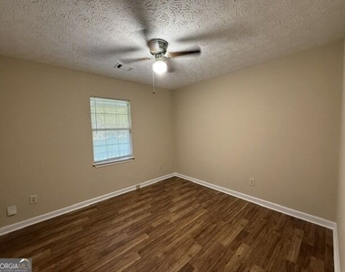 206 Lisa Court - Photo Thumbnail 8