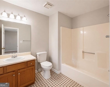 2390 Newport Landing - Photo Thumbnail 10